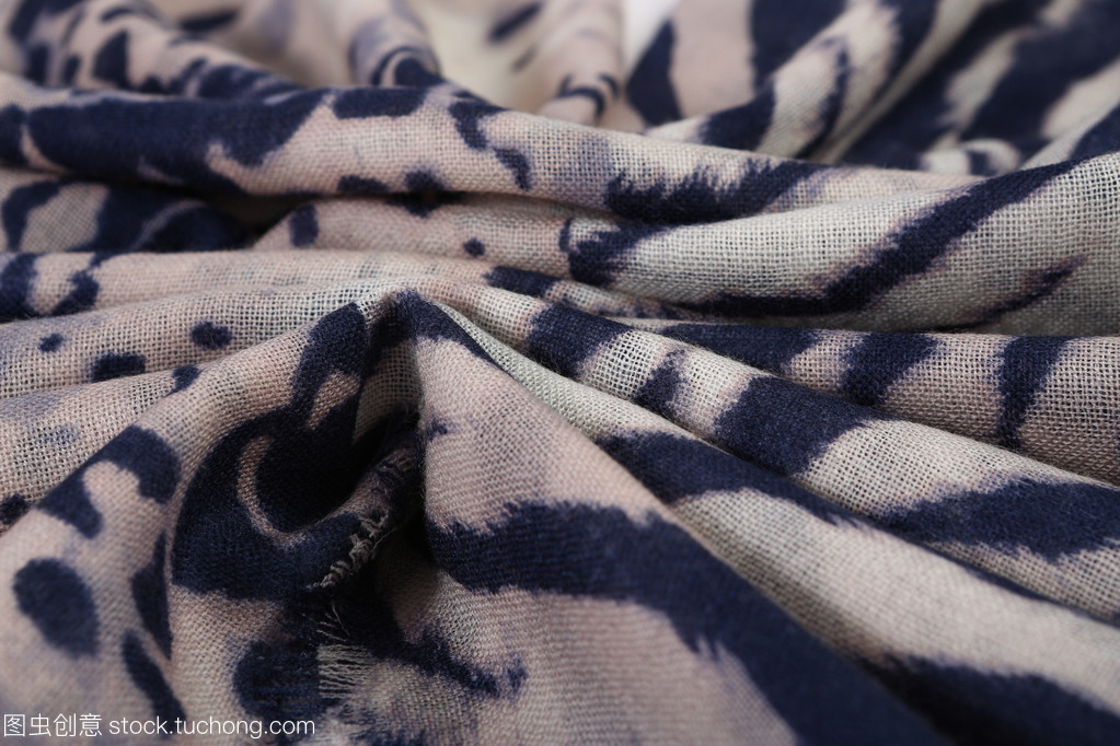 錦繡華章 中式風格面料圍巾的紡織藝術(shù)